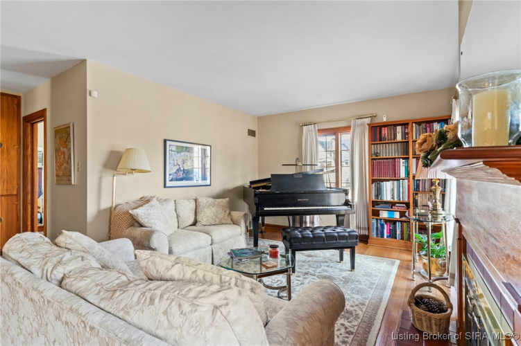 Listing Image 18