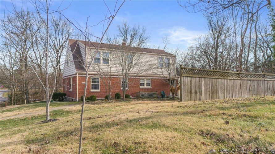 Listing Image 4