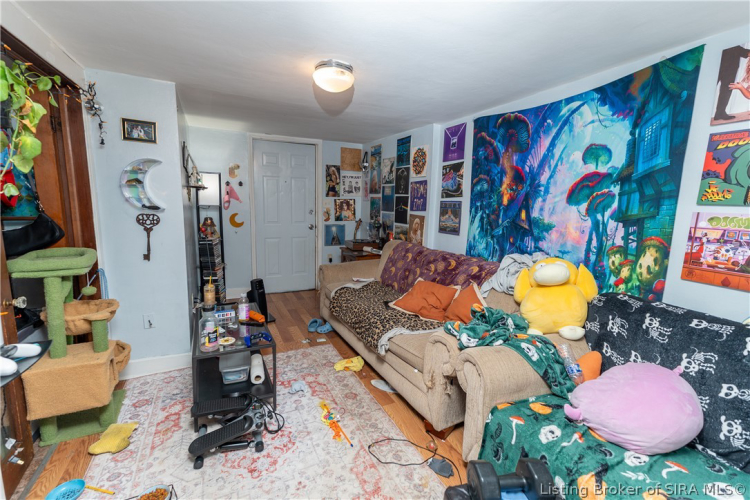 Listing Image 18