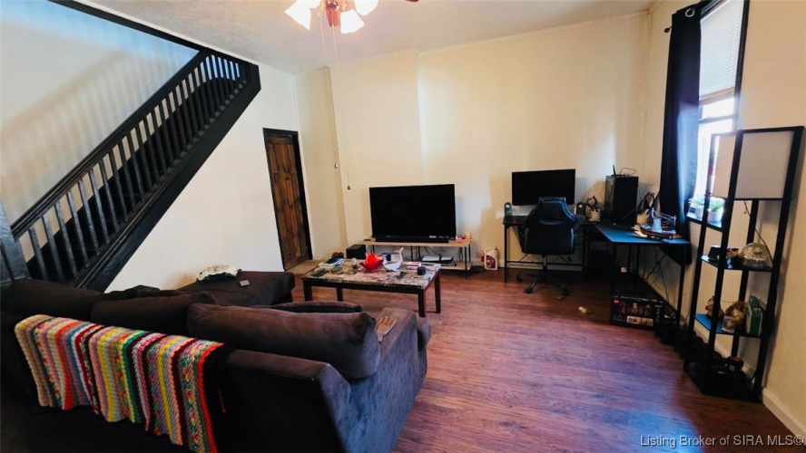 Listing Image 3