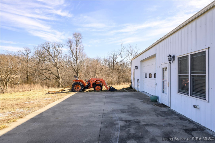 Listing Image 4