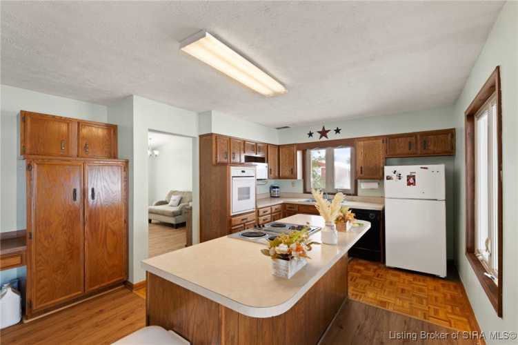 Listing Image 16