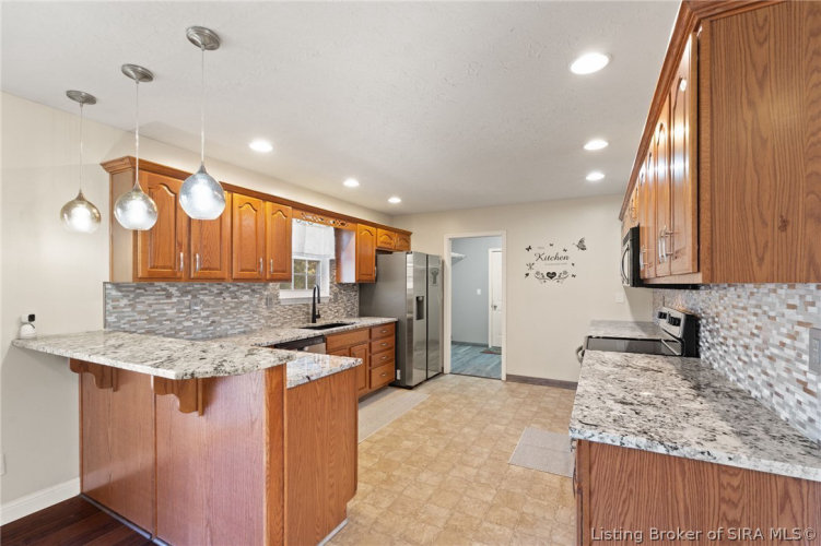 Listing Image 14