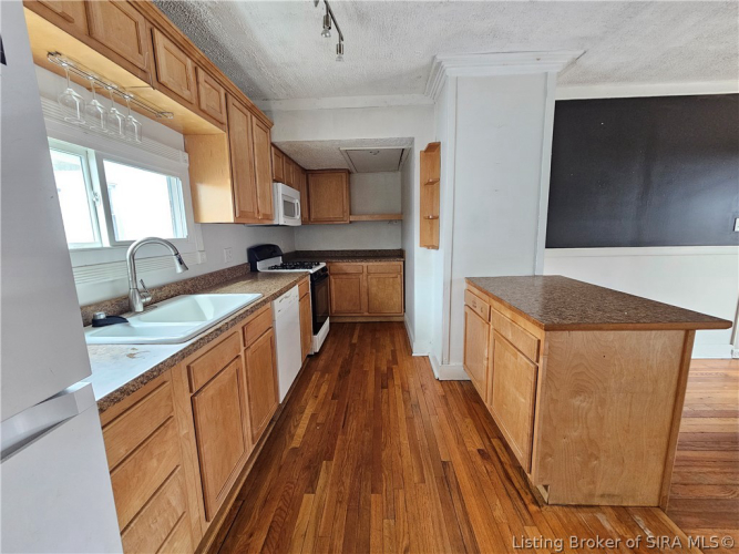 Listing Image 16