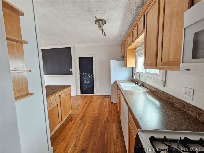 Listing Image 18