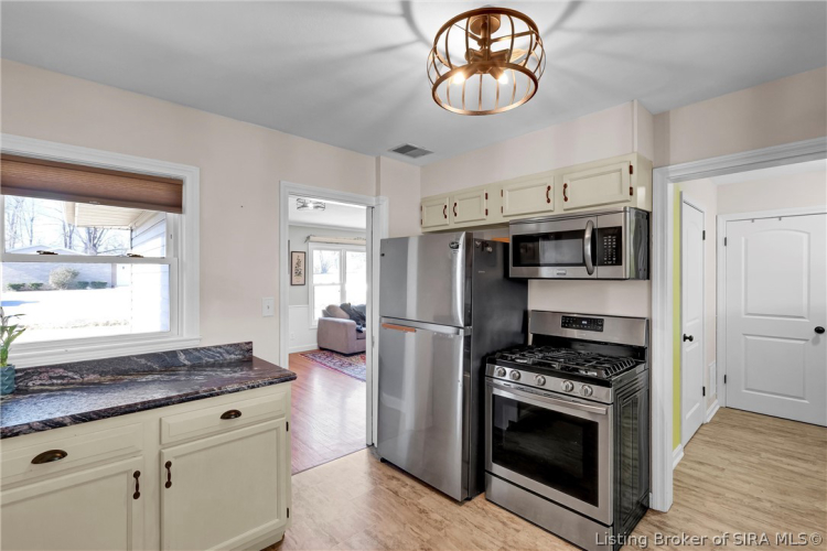Listing Image 12