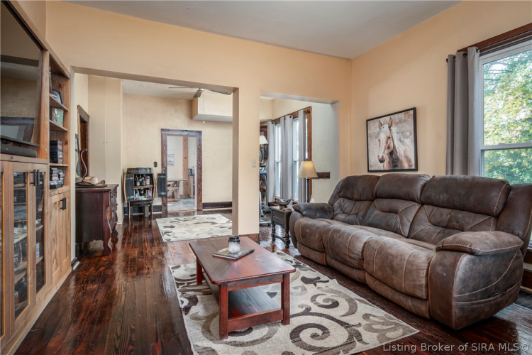 Listing Image 3