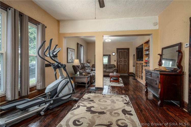 Listing Image 6