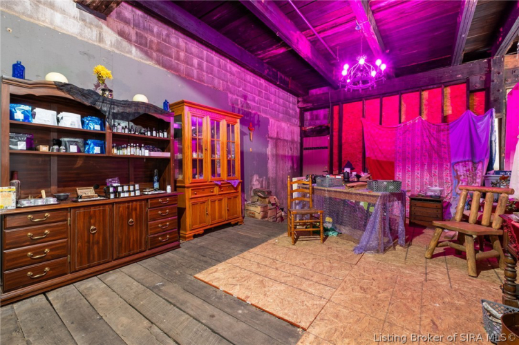 Listing Image 53