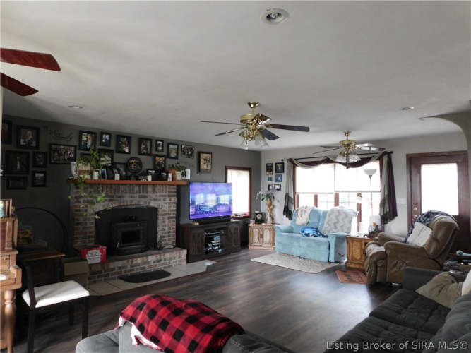 Listing Image 12