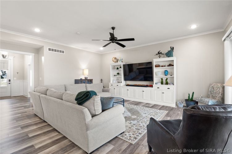 Listing Image 12