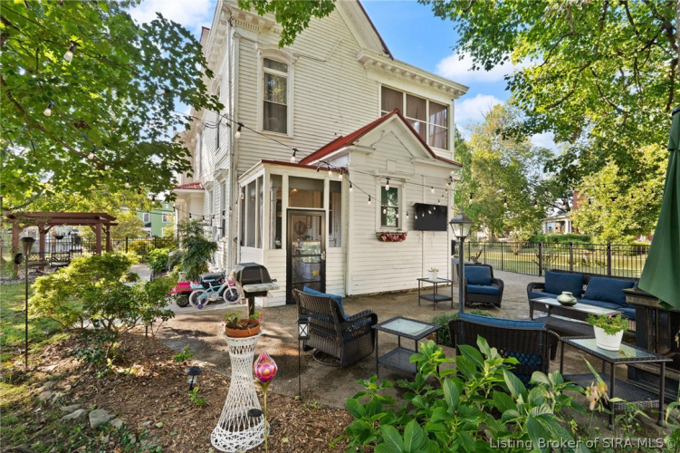Listing Image 11