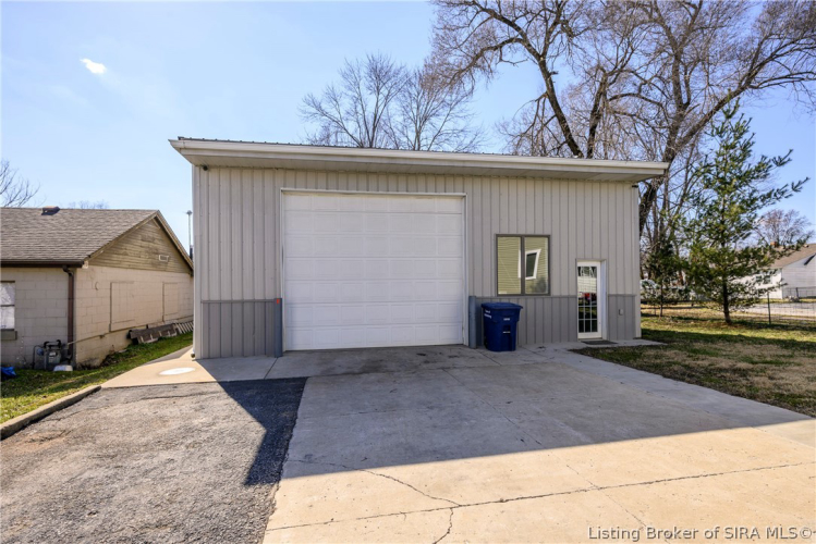 Listing Image 11