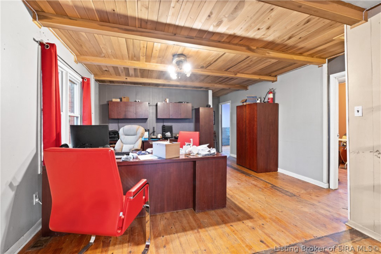 Listing Image 4