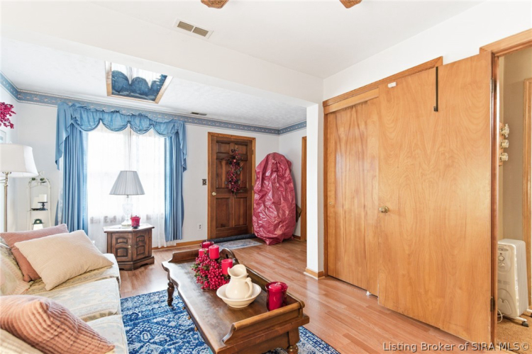 Listing Image 7