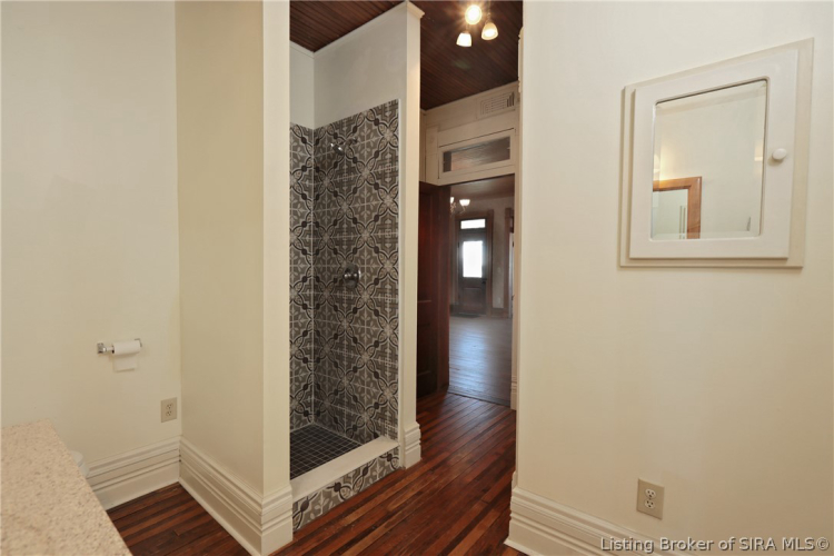 Listing Image 33