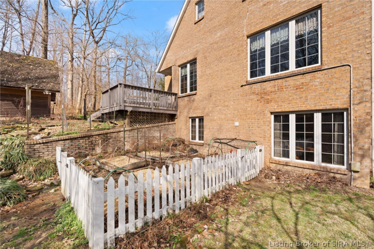 Listing Image 10