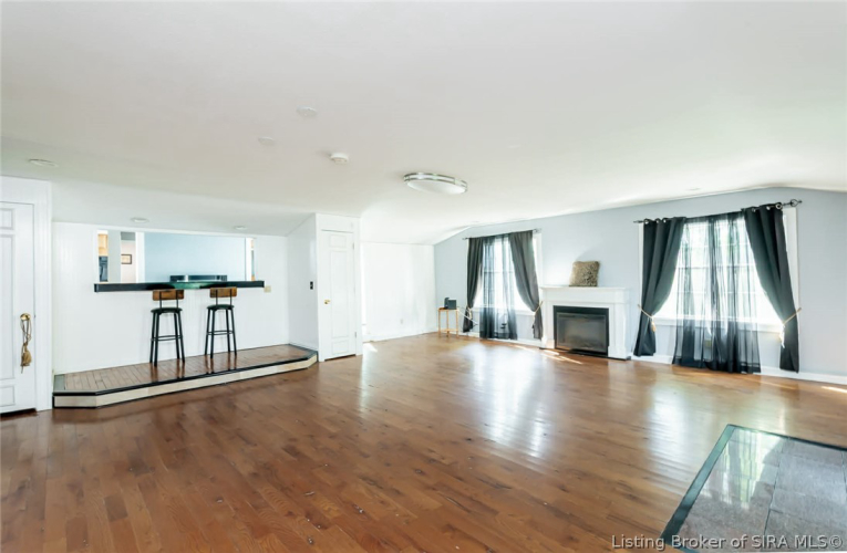 Listing Image 10