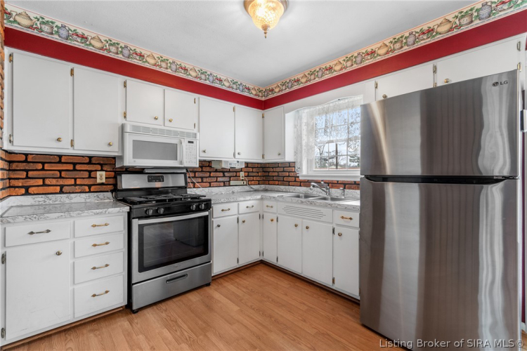 Listing Image 8