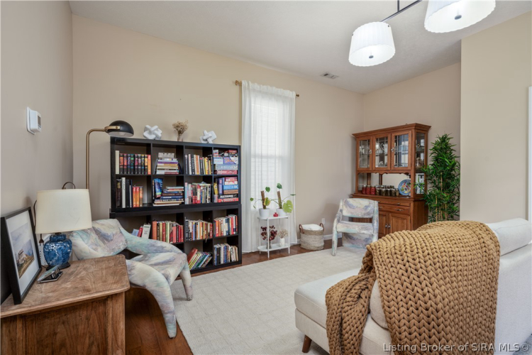 Listing Image 8
