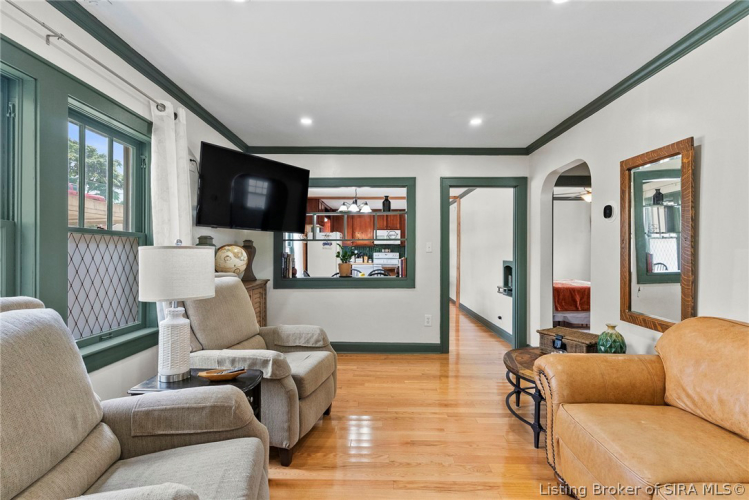 Listing Image 6