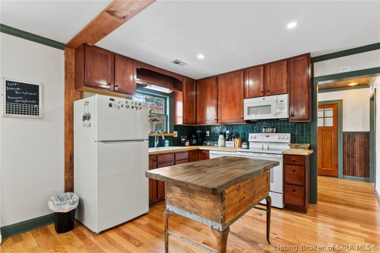 Listing Image 8