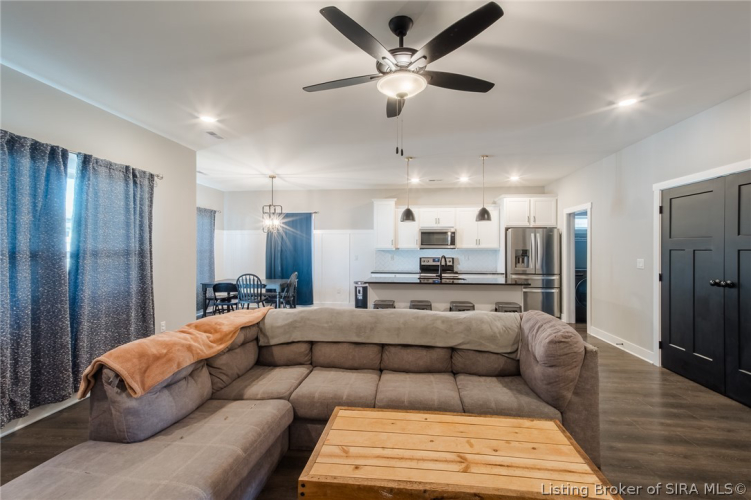 Listing Image 10