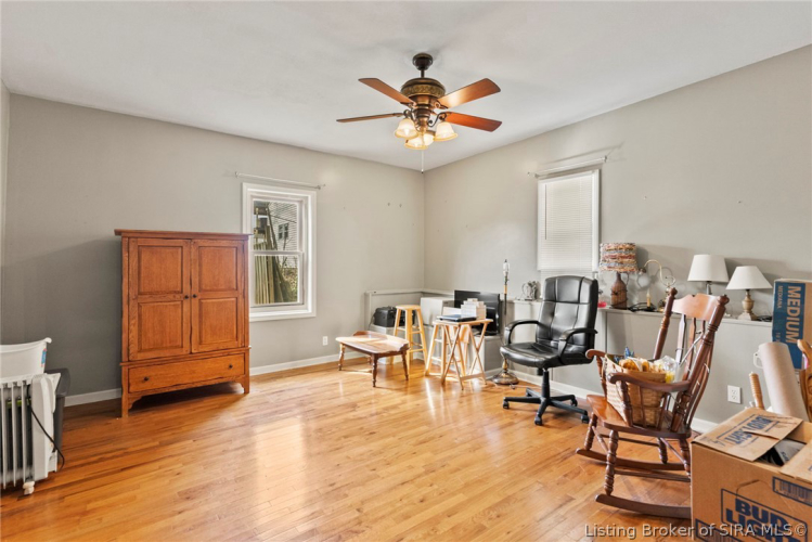Listing Image 4