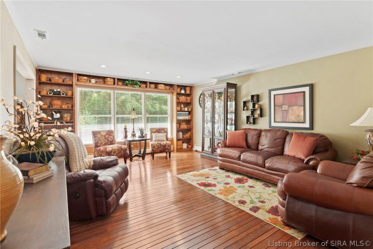Listing Image 5