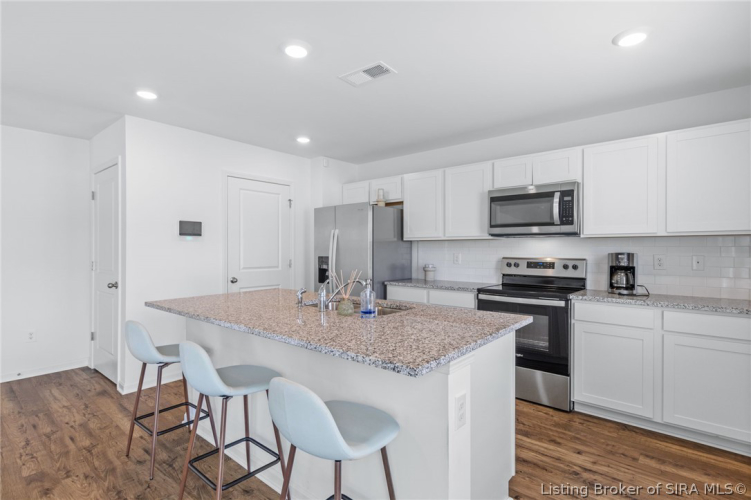 Listing Image 10
