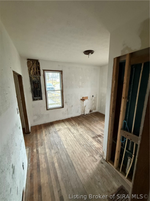 Listing Image 12