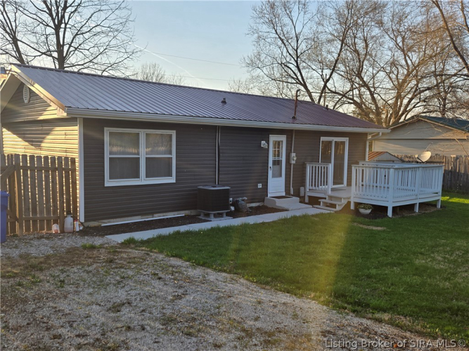 Listing Image 4
