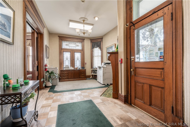 Listing Image 4