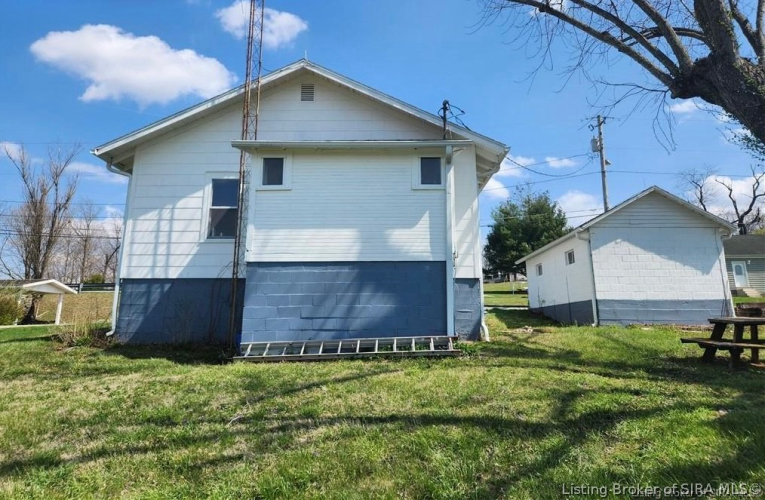 Listing Image 4