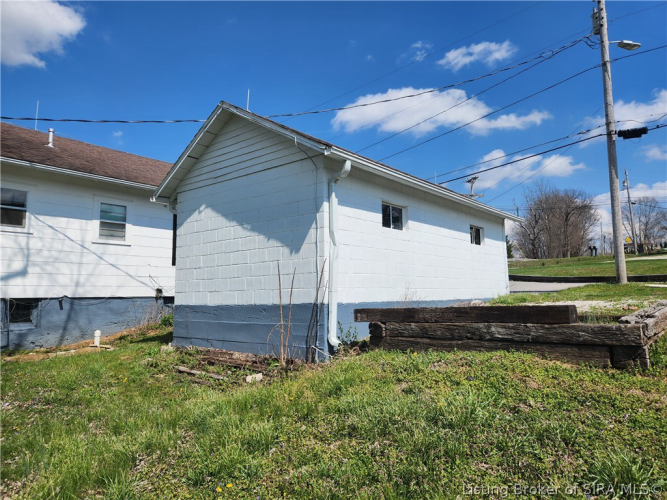 Listing Image 6