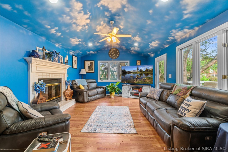 Listing Image 12