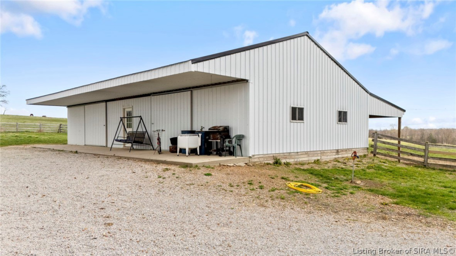 Listing Image 4