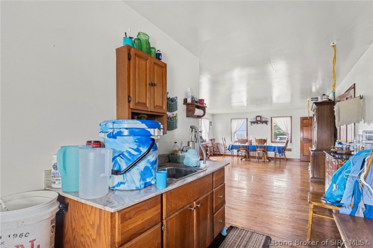 Listing Image 47