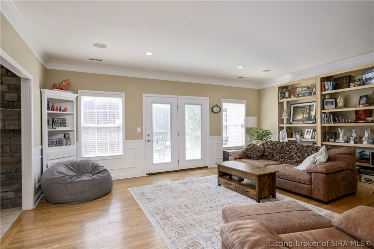 Listing Image 12