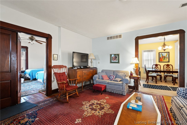 Listing Image 11
