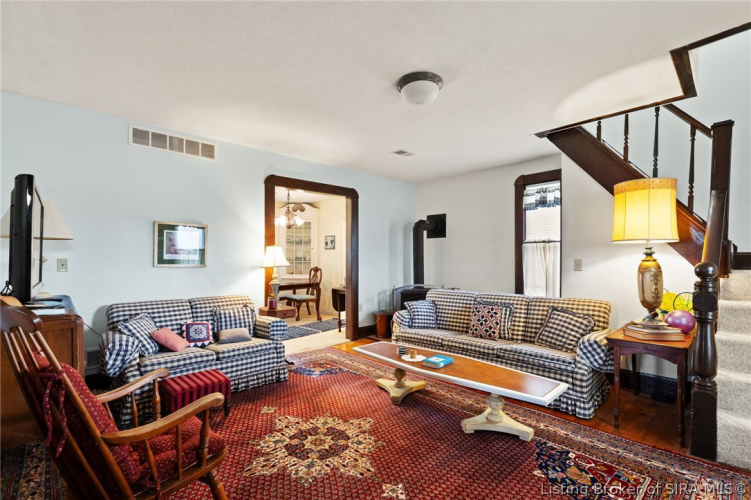 Listing Image 7