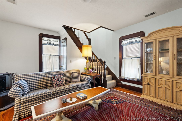 Listing Image 9