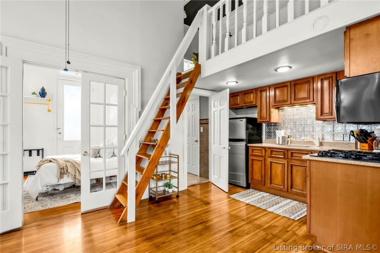 Listing Image 11