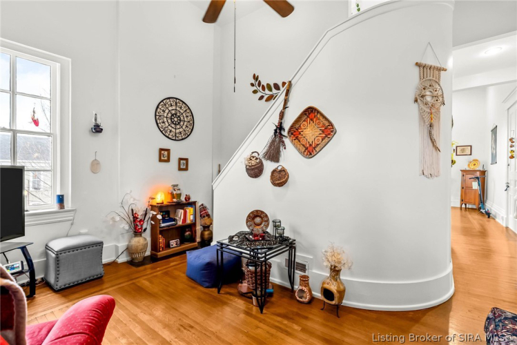 Listing Image 52