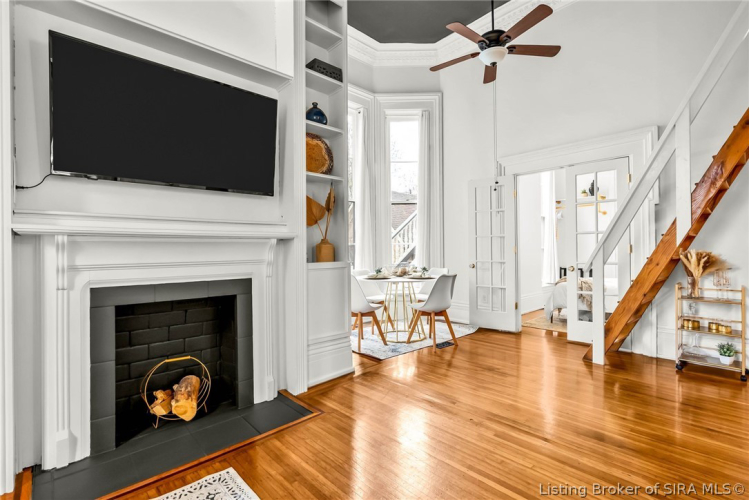 Listing Image 10