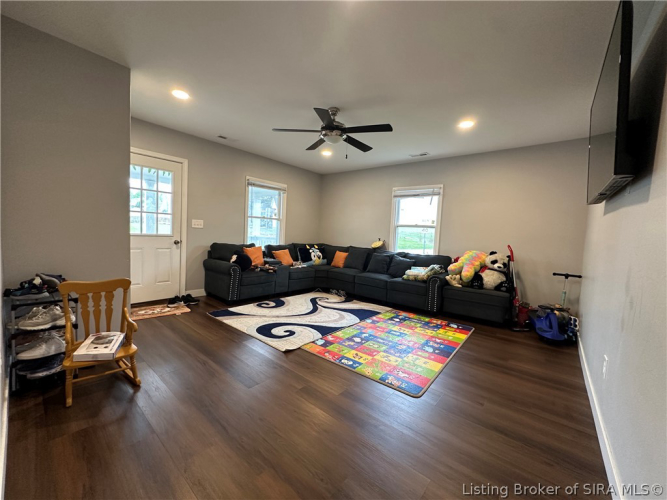 Listing Image 8