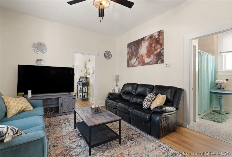 Listing Image 11