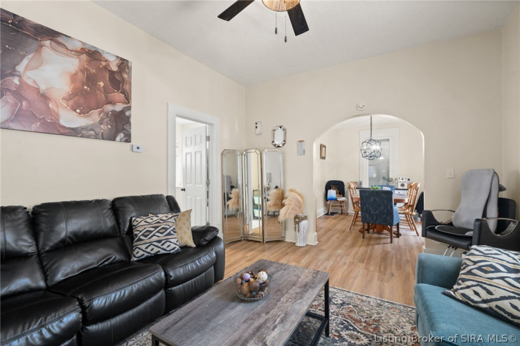 Listing Image 12