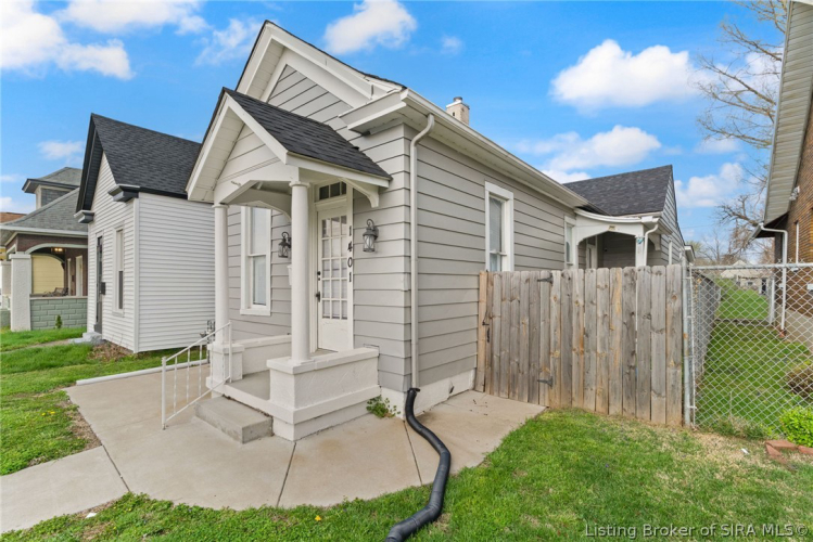 Listing Image 4