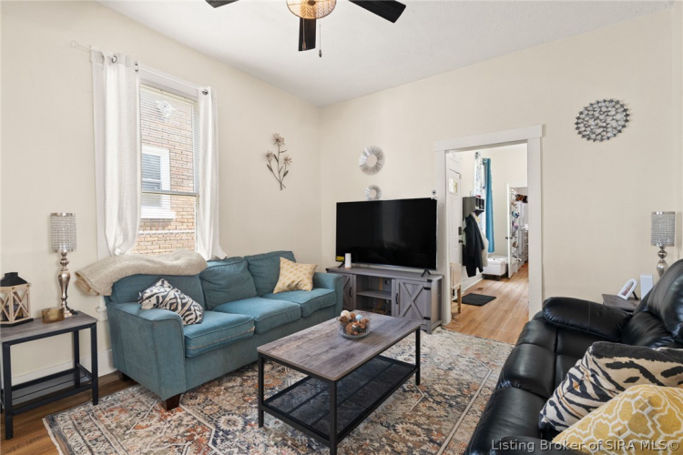 Listing Image 10